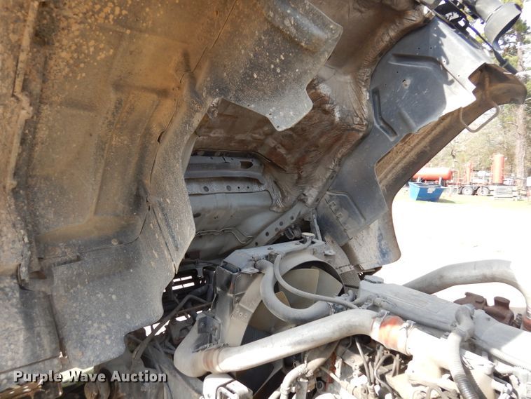 image for item DD3033 2000 Isuzu FTR flatbed truck