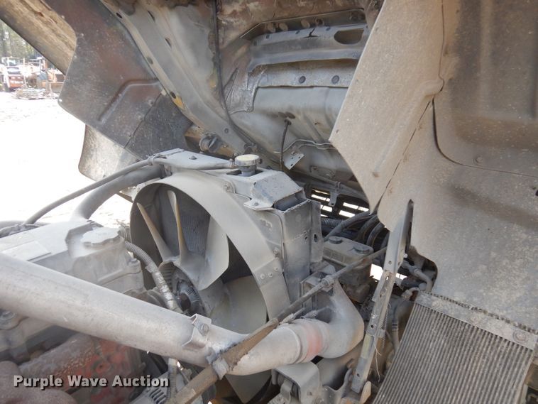 image for item DD3033 2000 Isuzu FTR flatbed truck