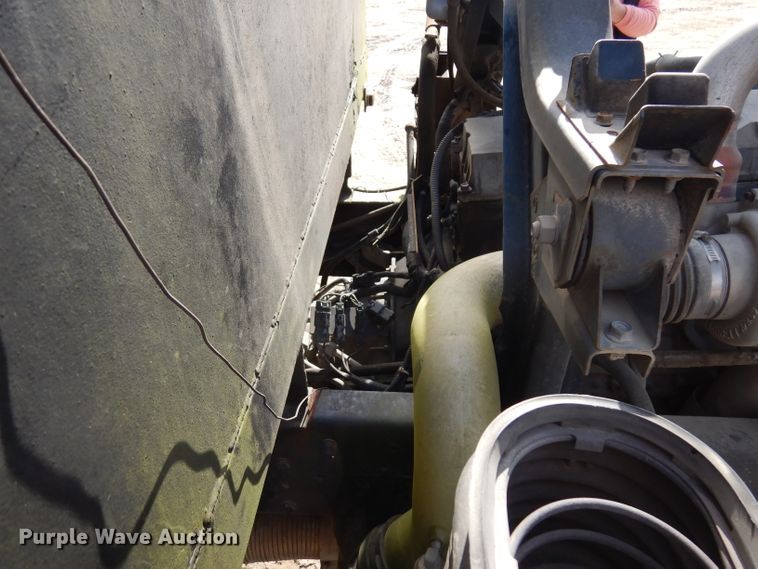 image for item DD3033 2000 Isuzu FTR flatbed truck