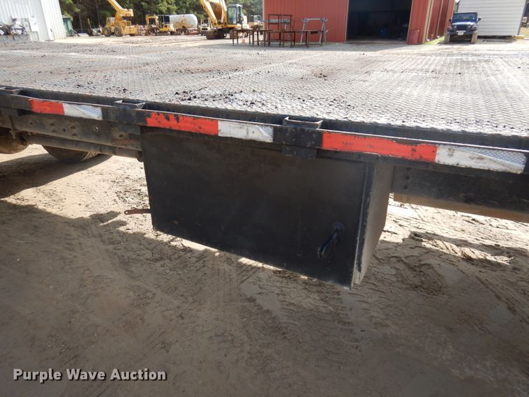 image for item DD3033 2000 Isuzu FTR flatbed truck