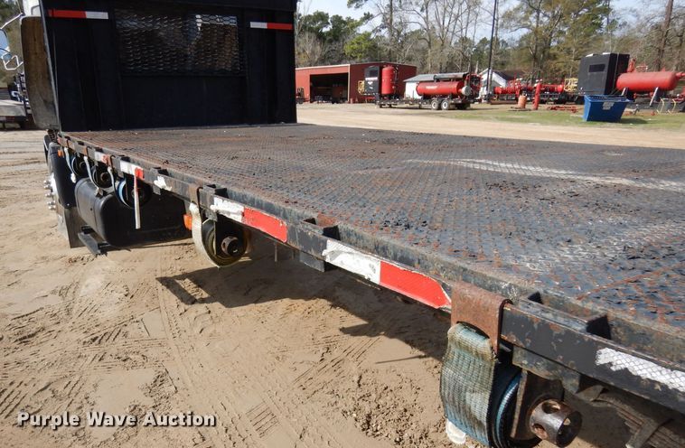 image for item DD3033 2000 Isuzu FTR flatbed truck