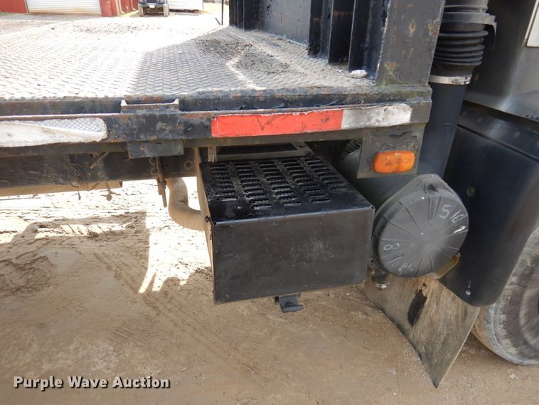 image for item DD3033 2000 Isuzu FTR flatbed truck