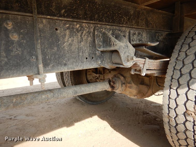 image for item DD3033 2000 Isuzu FTR flatbed truck