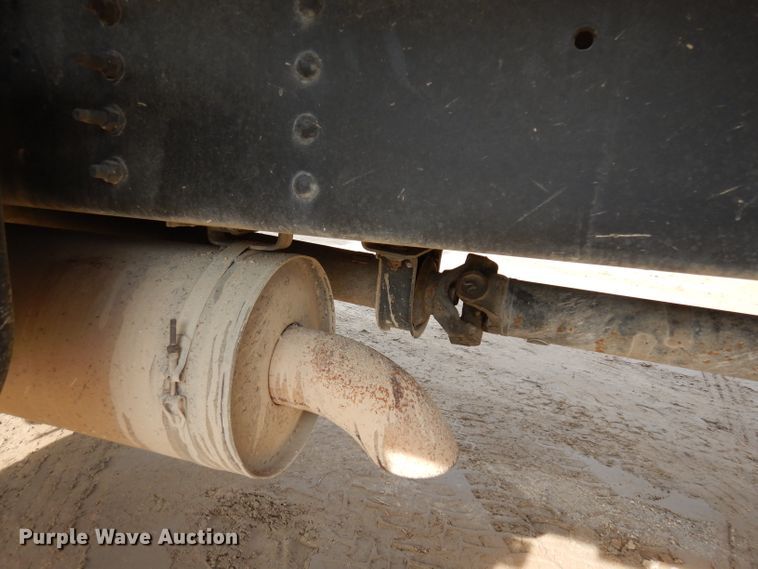 image for item DD3033 2000 Isuzu FTR flatbed truck