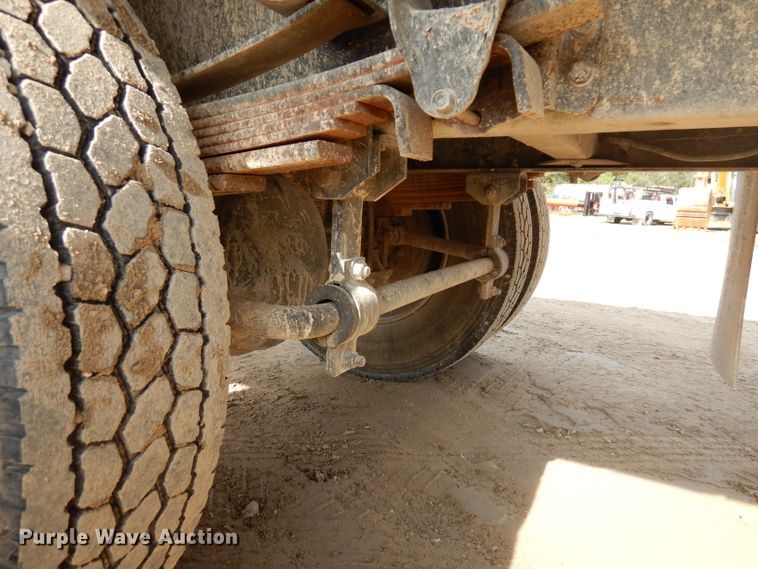 image for item DD3033 2000 Isuzu FTR flatbed truck