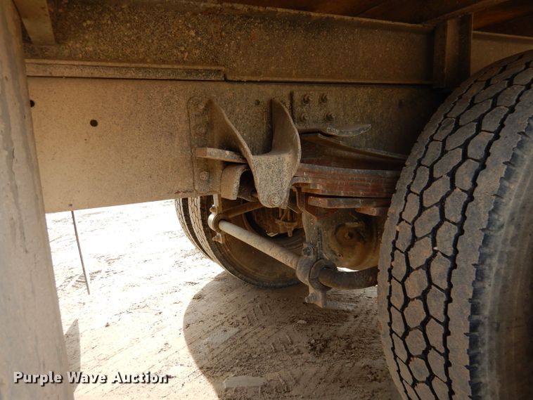 image for item DD3033 2000 Isuzu FTR flatbed truck