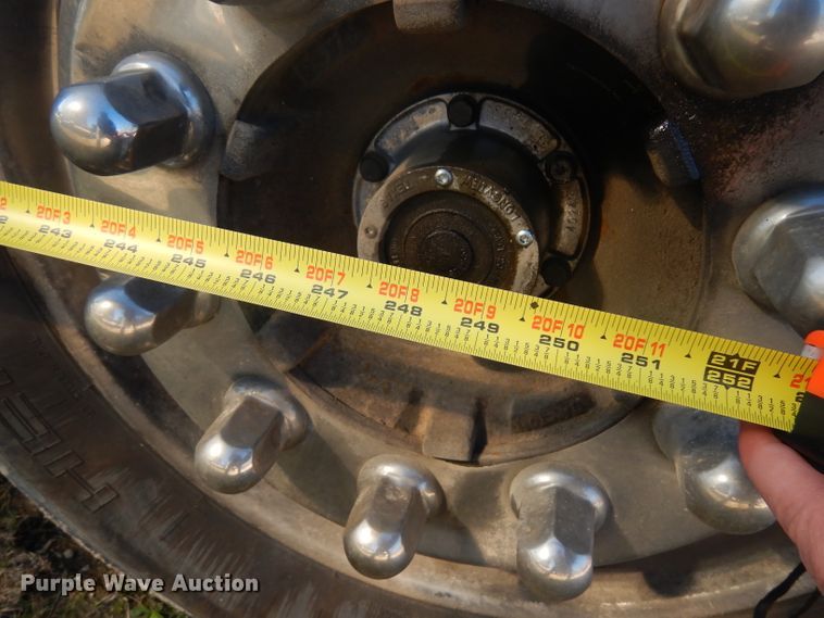 image for item DD3033 2000 Isuzu FTR flatbed truck