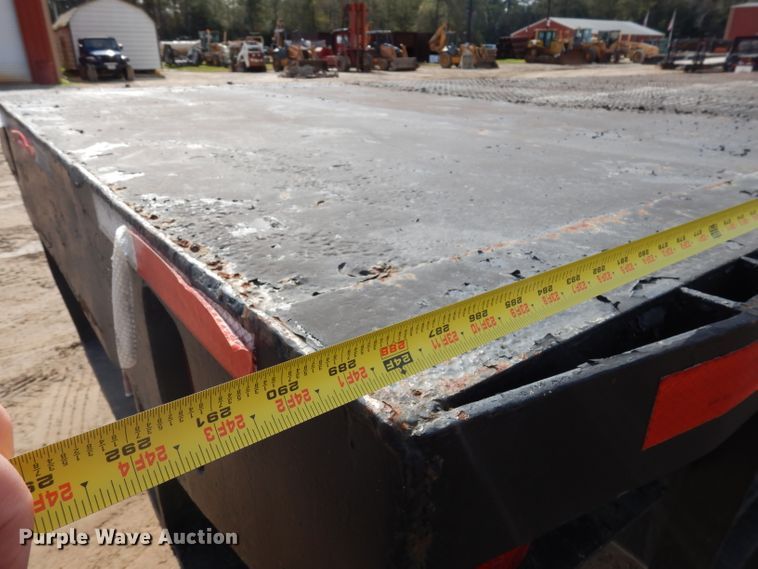 image for item DD3033 2000 Isuzu FTR flatbed truck