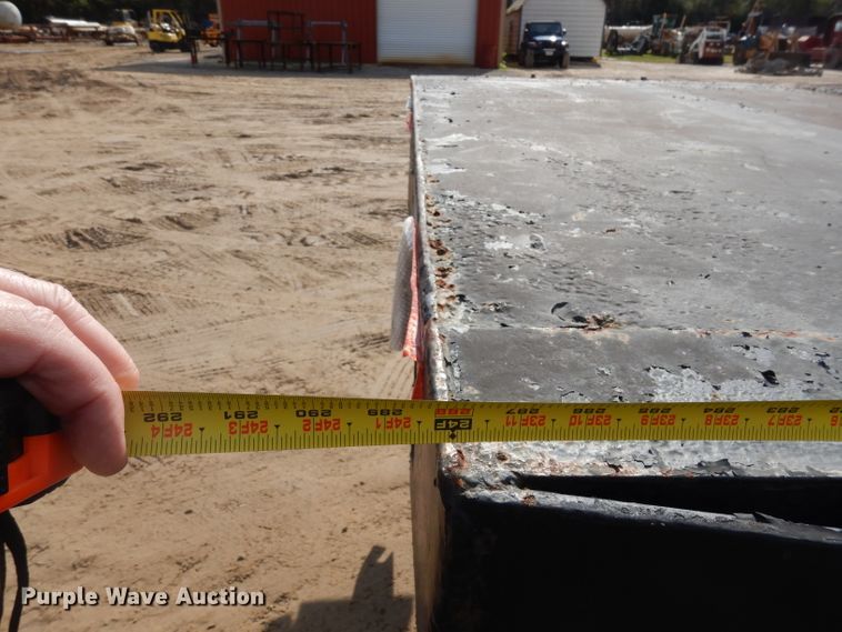 image for item DD3033 2000 Isuzu FTR flatbed truck