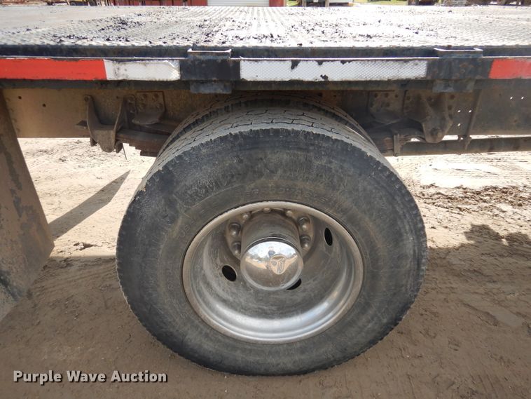 image for item DD3033 2000 Isuzu FTR flatbed truck