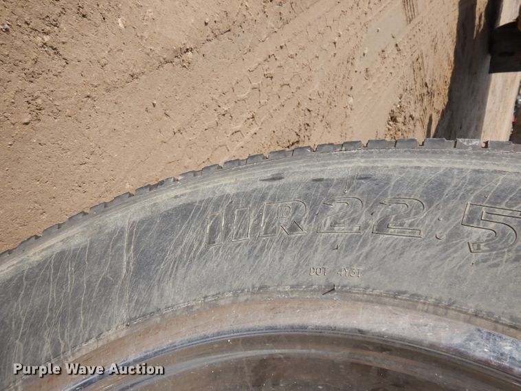 image for item DD3033 2000 Isuzu FTR flatbed truck