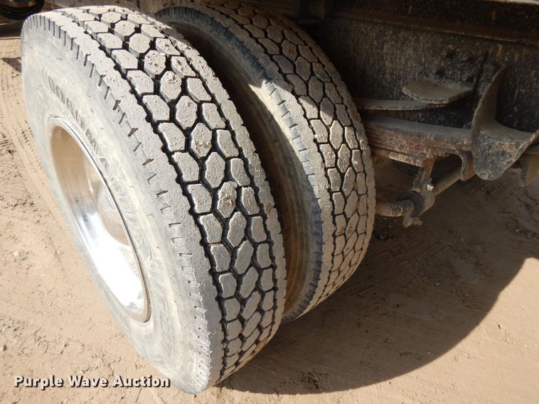 image for item DD3033 2000 Isuzu FTR flatbed truck