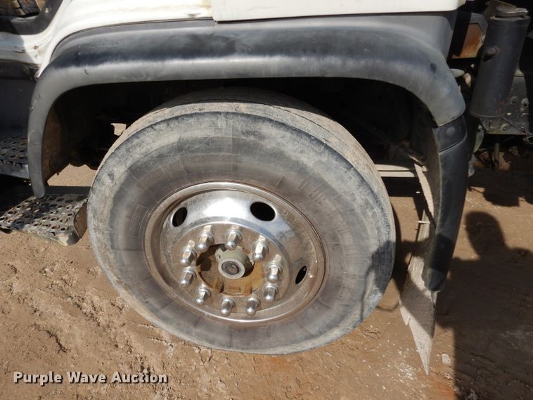 image for item DD3033 2000 Isuzu FTR flatbed truck