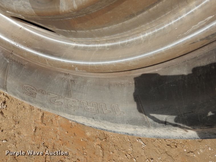 image for item DD3033 2000 Isuzu FTR flatbed truck