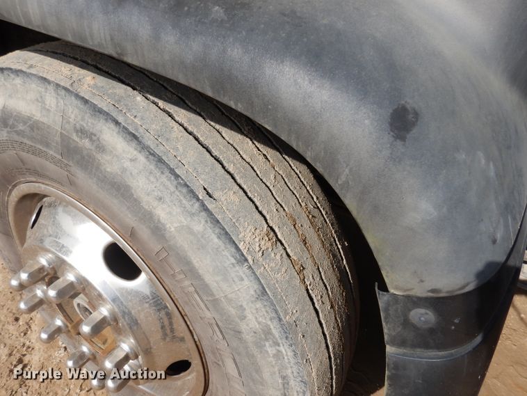 image for item DD3033 2000 Isuzu FTR flatbed truck