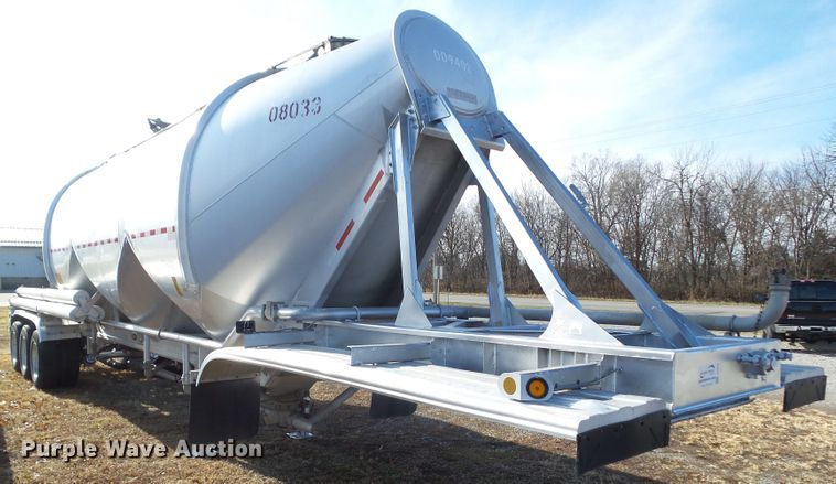 image for item DF0819 2000 LBT HAB-HA3-J1400X3 pneumatic dry bulk trailer