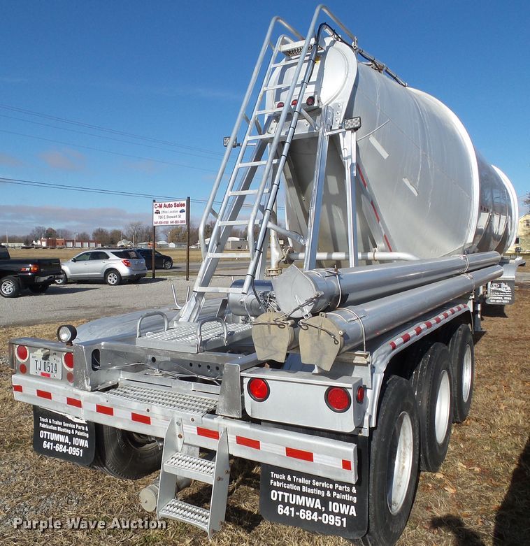 image for item DF0819 2000 LBT HAB-HA3-J1400X3 pneumatic dry bulk trailer