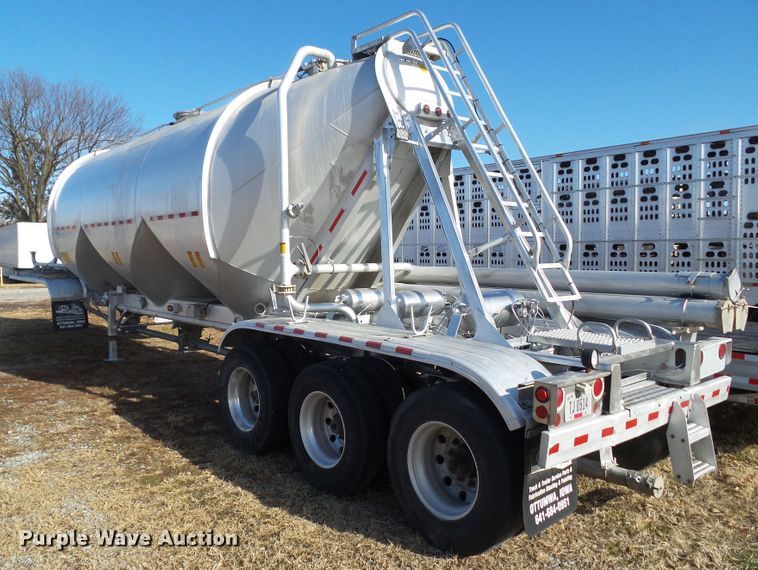 image for item DF0819 2000 LBT HAB-HA3-J1400X3 pneumatic dry bulk trailer