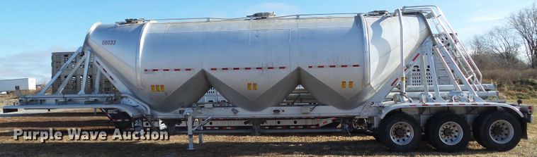 image for item DF0819 2000 LBT HAB-HA3-J1400X3 pneumatic dry bulk trailer