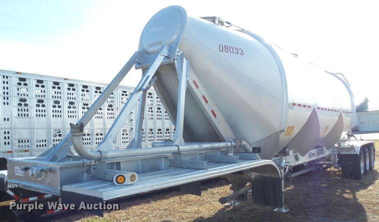 image for item DF0819 2000 LBT HAB-HA3-J1400X3 pneumatic dry bulk trailer