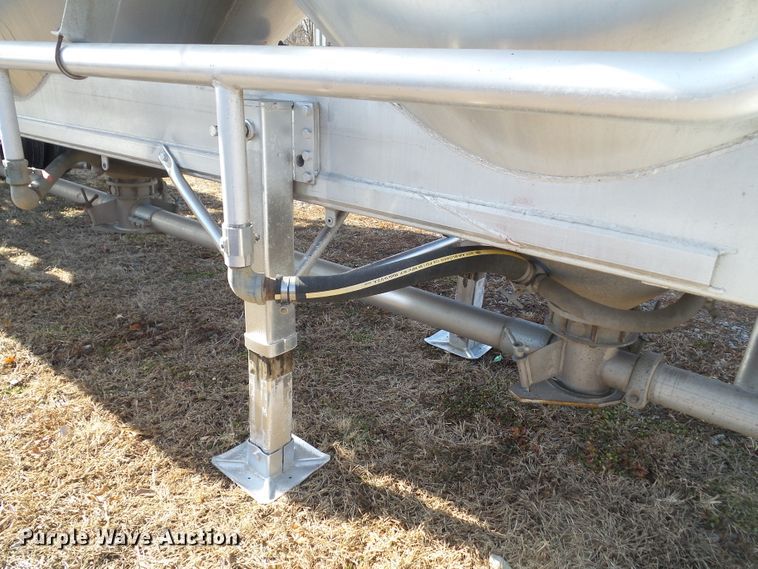 image for item DF0819 2000 LBT HAB-HA3-J1400X3 pneumatic dry bulk trailer