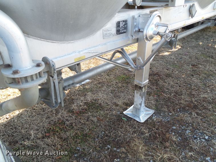 image for item DF0819 2000 LBT HAB-HA3-J1400X3 pneumatic dry bulk trailer