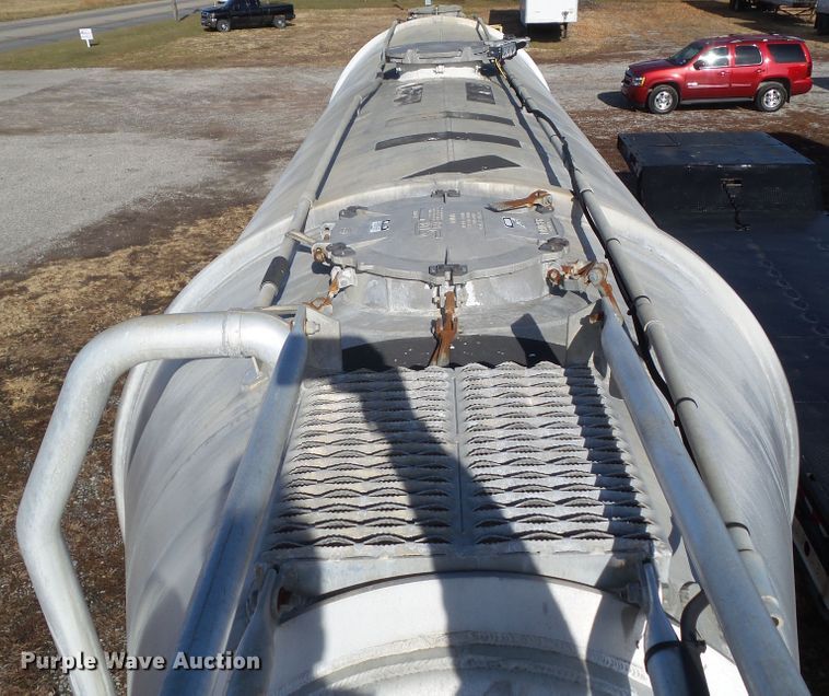 image for item DF0819 2000 LBT HAB-HA3-J1400X3 pneumatic dry bulk trailer