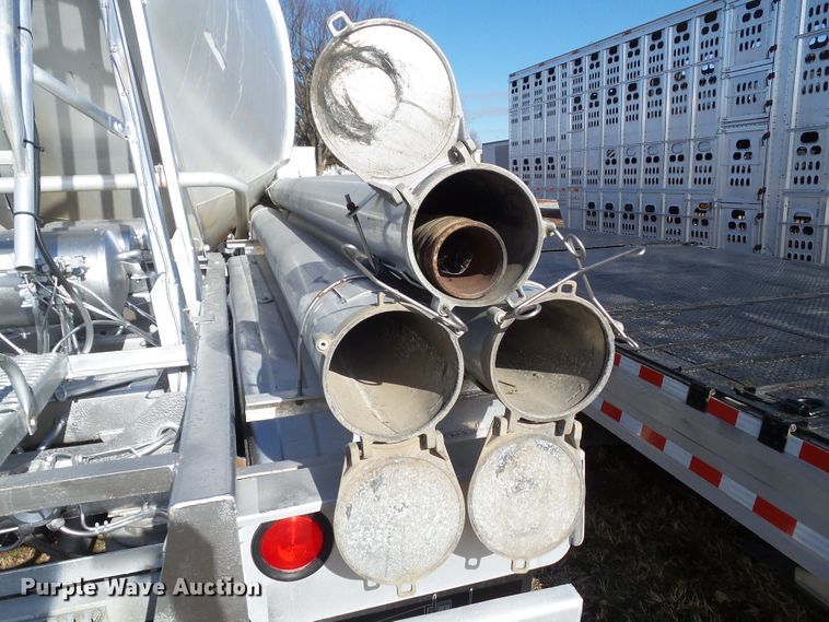 image for item DF0819 2000 LBT HAB-HA3-J1400X3 pneumatic dry bulk trailer