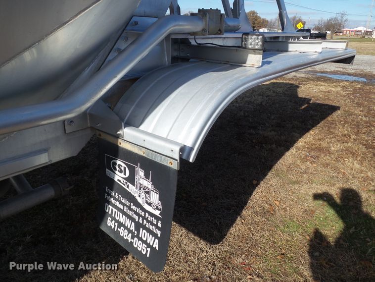 image for item DF0819 2000 LBT HAB-HA3-J1400X3 pneumatic dry bulk trailer