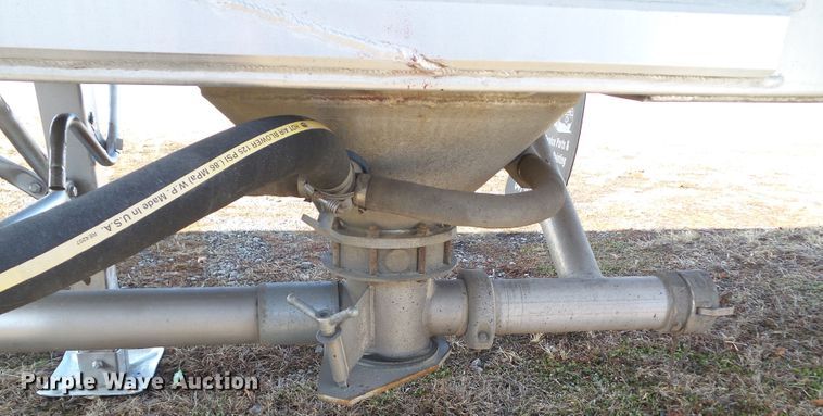 image for item DF0819 2000 LBT HAB-HA3-J1400X3 pneumatic dry bulk trailer