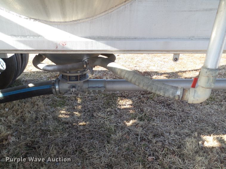 image for item DF0819 2000 LBT HAB-HA3-J1400X3 pneumatic dry bulk trailer