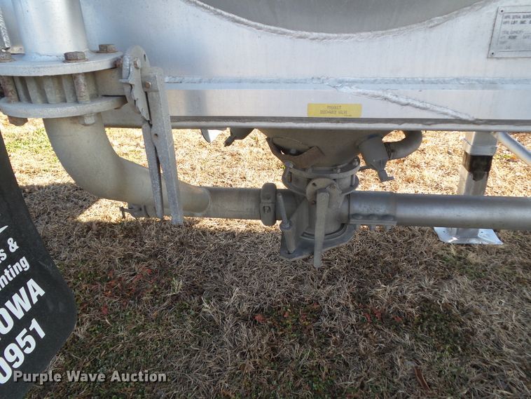 image for item DF0819 2000 LBT HAB-HA3-J1400X3 pneumatic dry bulk trailer