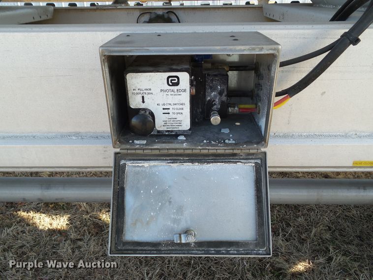 image for item DF0819 2000 LBT HAB-HA3-J1400X3 pneumatic dry bulk trailer