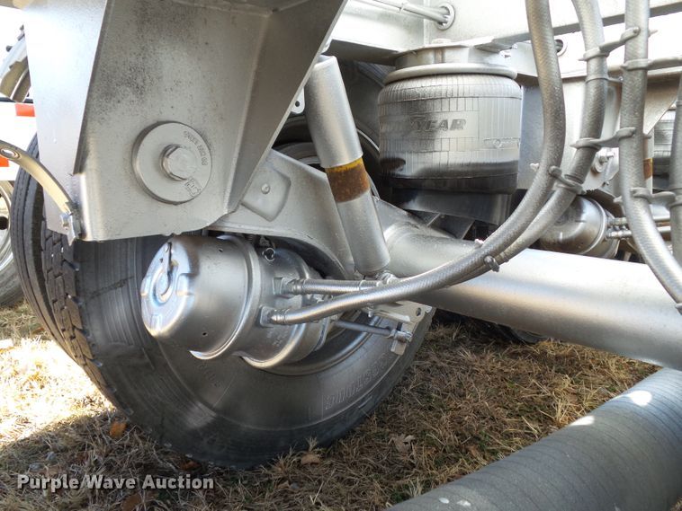 image for item DF0819 2000 LBT HAB-HA3-J1400X3 pneumatic dry bulk trailer