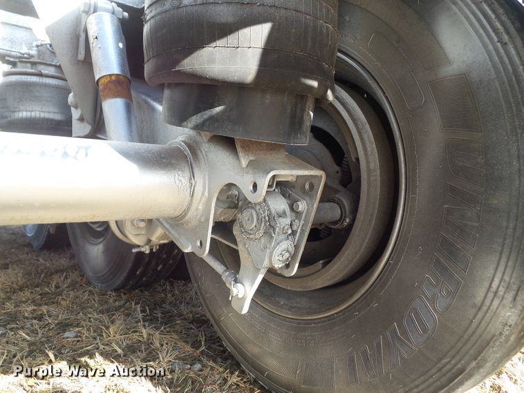 image for item DF0819 2000 LBT HAB-HA3-J1400X3 pneumatic dry bulk trailer