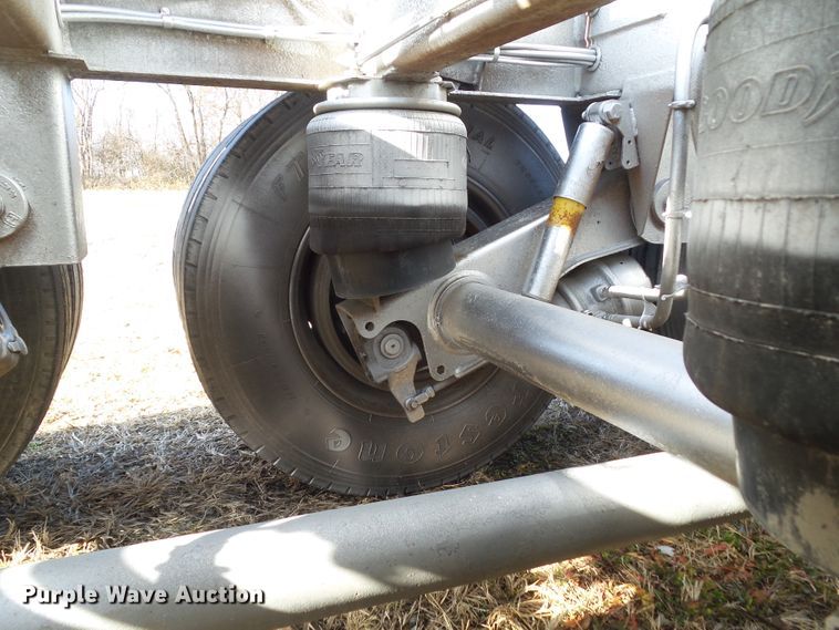 image for item DF0819 2000 LBT HAB-HA3-J1400X3 pneumatic dry bulk trailer