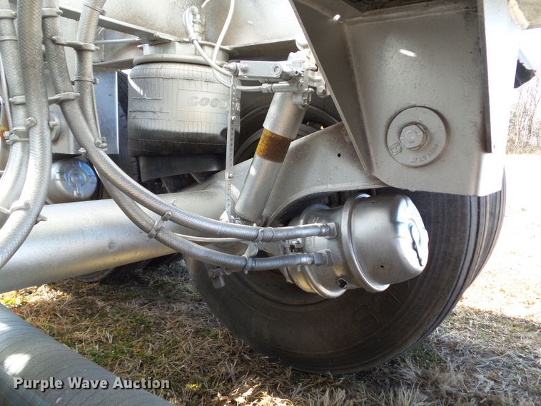 image for item DF0819 2000 LBT HAB-HA3-J1400X3 pneumatic dry bulk trailer