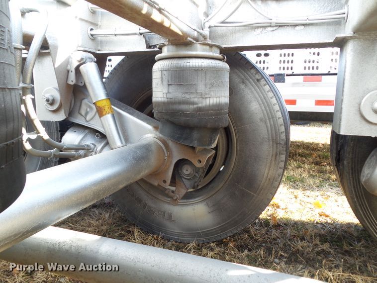 image for item DF0819 2000 LBT HAB-HA3-J1400X3 pneumatic dry bulk trailer