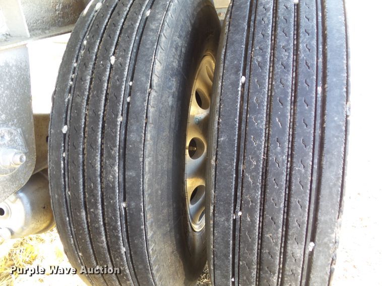 image for item DF0819 2000 LBT HAB-HA3-J1400X3 pneumatic dry bulk trailer