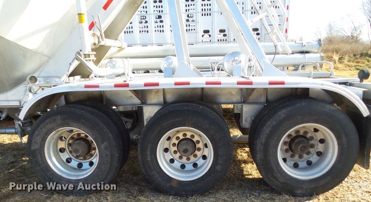 image for item DF0819 2000 LBT HAB-HA3-J1400X3 pneumatic dry bulk trailer