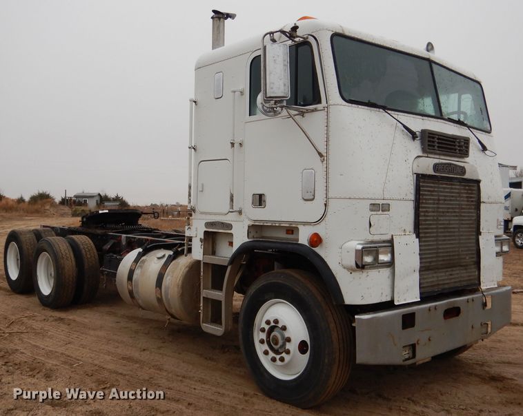 image for item DG5860 1990 Freightliner COE semi truck