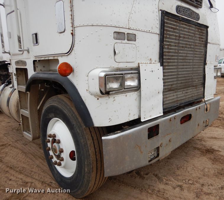 image for item DG5860 1990 Freightliner COE semi truck