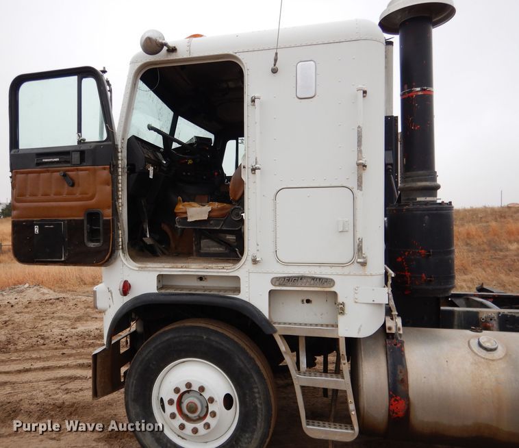 image for item DG5860 1990 Freightliner COE semi truck