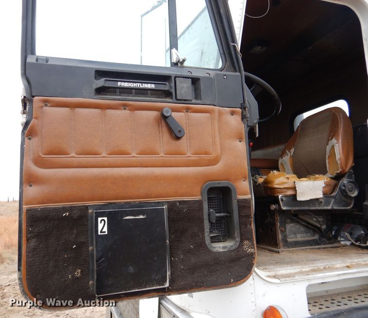 image for item DG5860 1990 Freightliner COE semi truck