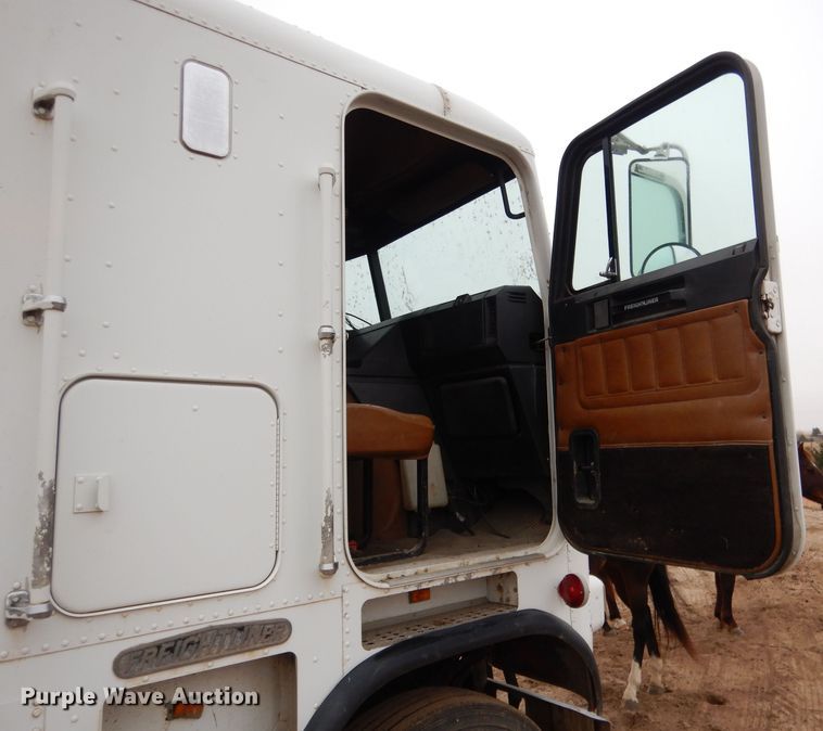 image for item DG5860 1990 Freightliner COE semi truck