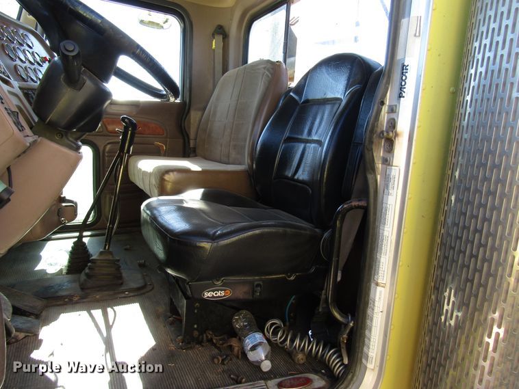 image for item DG6709 2007 Peterbilt 357 winch truck