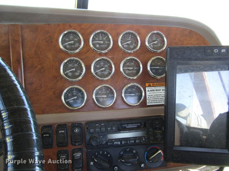 image for item DG6709 2007 Peterbilt 357 winch truck