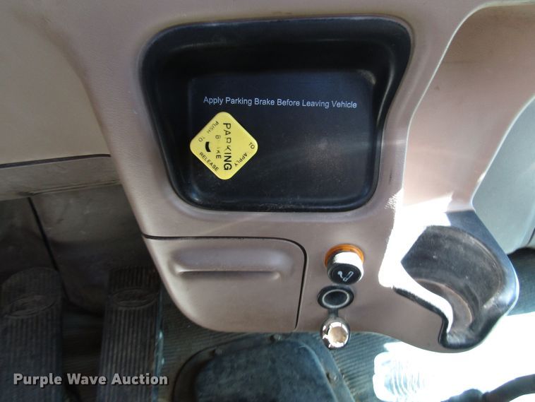 image for item DG6709 2007 Peterbilt 357 winch truck