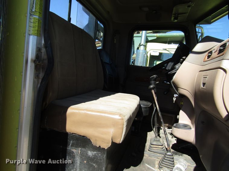 image for item DG6709 2007 Peterbilt 357 winch truck