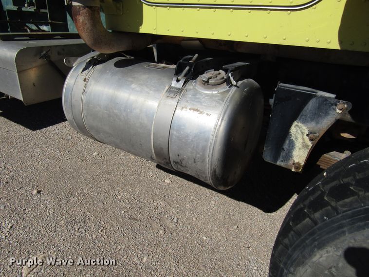 image for item DG6709 2007 Peterbilt 357 winch truck